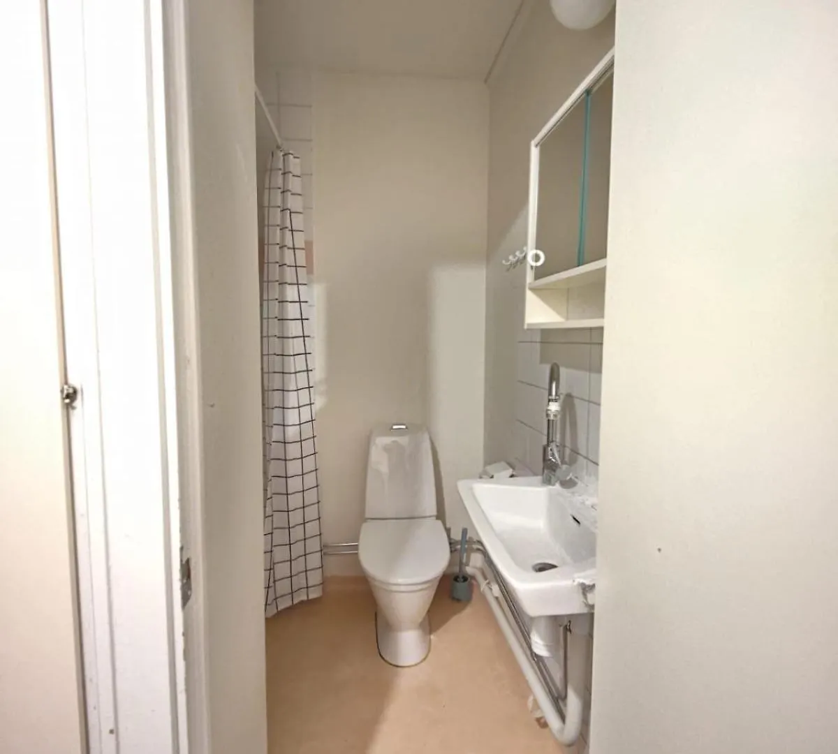 20 Mins Away From Stockholm Apartment