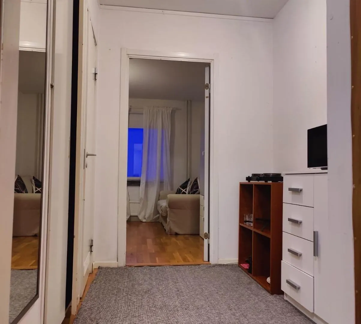 20 Mins Away From Stockholm Apartment